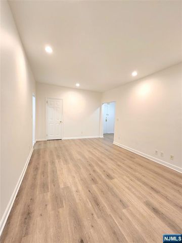 218 Broad Avenue 2F, Leonia, NJ 07605