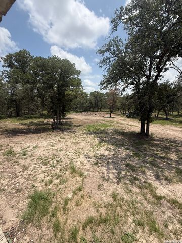 129 Oak Shadow, Floresville, TX 78114