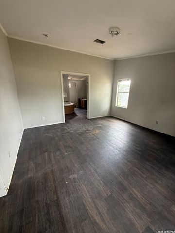 129 Oak Shadow, Floresville, TX 78114