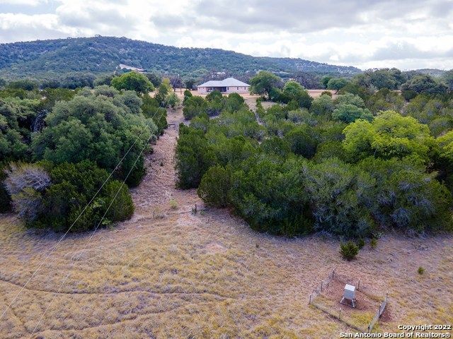 326 Rocky Creek Rd, Medina, TX 78055