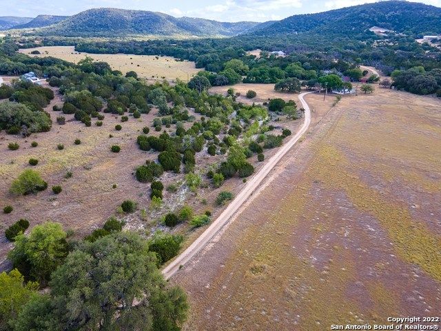326 Rocky Creek Rd, Medina, TX 78055