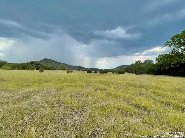 326 Rocky Creek Rd, Medina, TX 78055