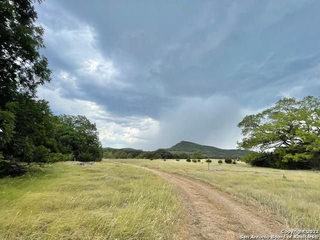 326 Rocky Creek Rd, Medina, TX 78055