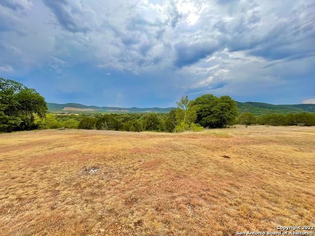 326 Rocky Creek Rd, Medina, TX 78055