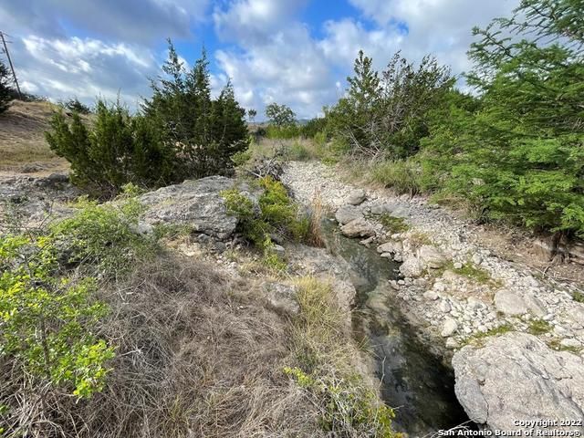 326 Rocky Creek Rd, Medina, TX 78055