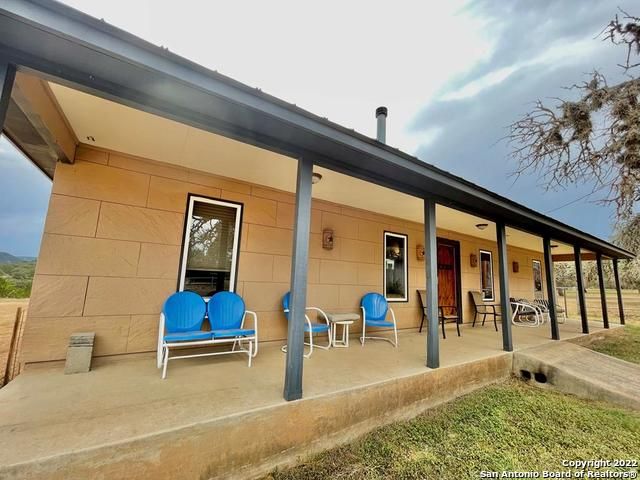 326 Rocky Creek Rd, Medina, TX 78055