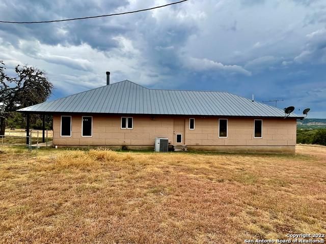 326 Rocky Creek Rd, Medina, TX 78055