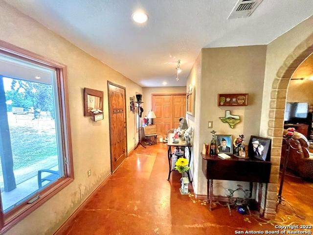 326 Rocky Creek Rd, Medina, TX 78055