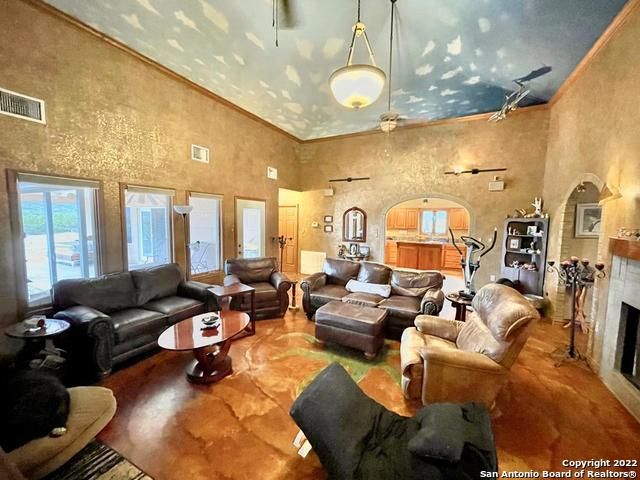 326 Rocky Creek Rd, Medina, TX 78055