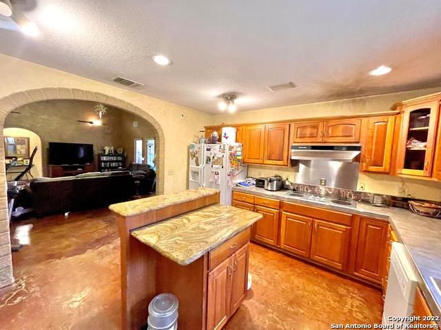 326 Rocky Creek Rd, Medina, TX 78055