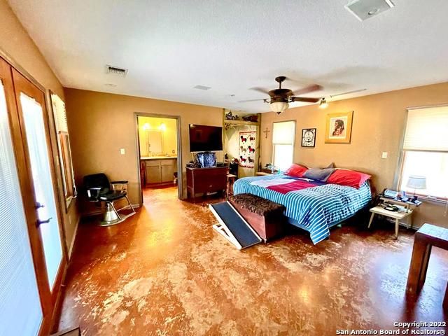 326 Rocky Creek Rd, Medina, TX 78055