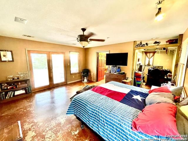 326 Rocky Creek Rd, Medina, TX 78055