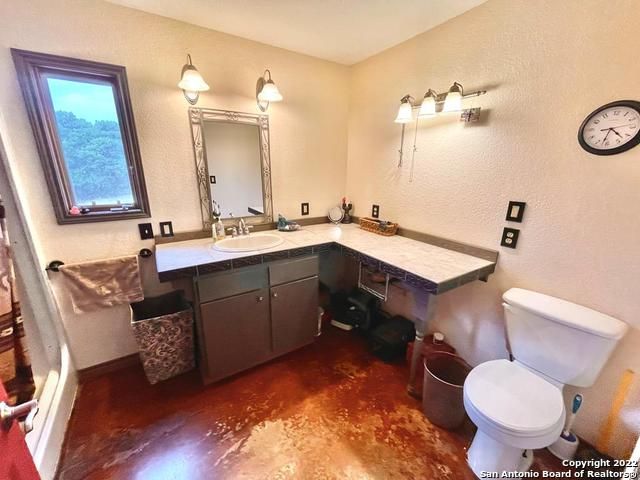 326 Rocky Creek Rd, Medina, TX 78055