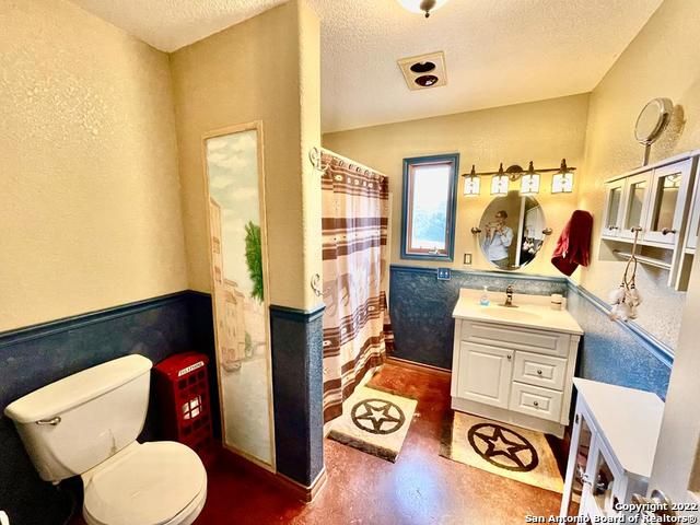 326 Rocky Creek Rd, Medina, TX 78055