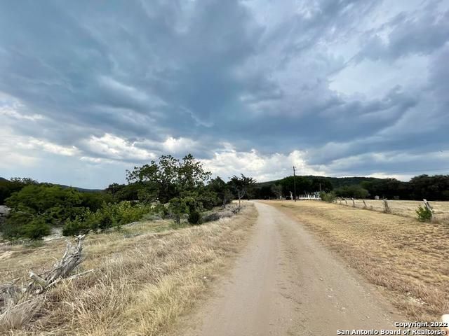 326 Rocky Creek Rd, Medina, TX 78055