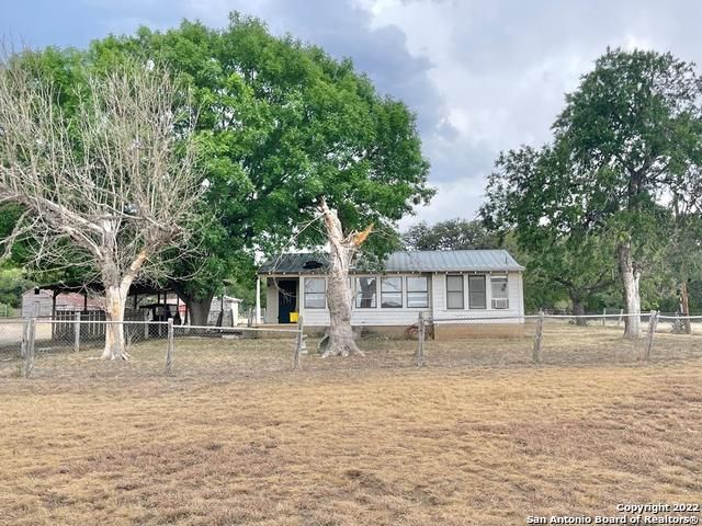 326 Rocky Creek Rd, Medina, TX 78055