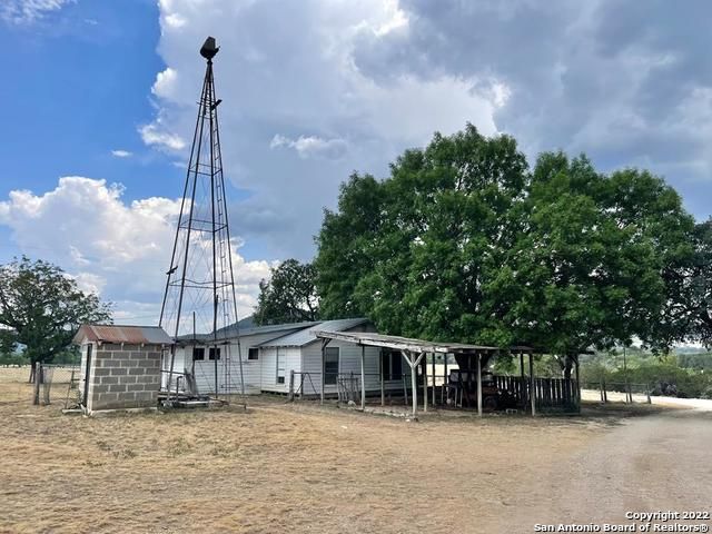 326 Rocky Creek Rd, Medina, TX 78055