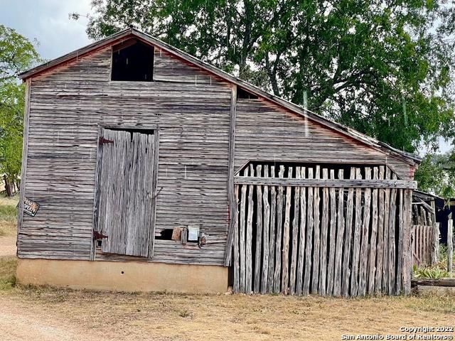 326 Rocky Creek Rd, Medina, TX 78055