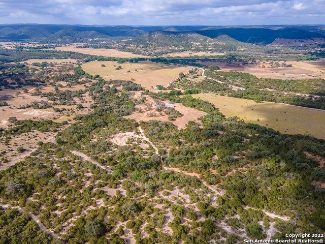 326 Rocky Creek Rd, Medina, TX 78055