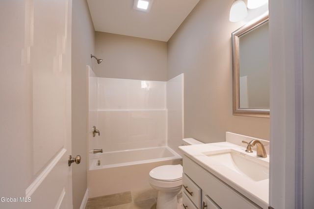 18 Wolfe Road, Queensbury, NY 12804