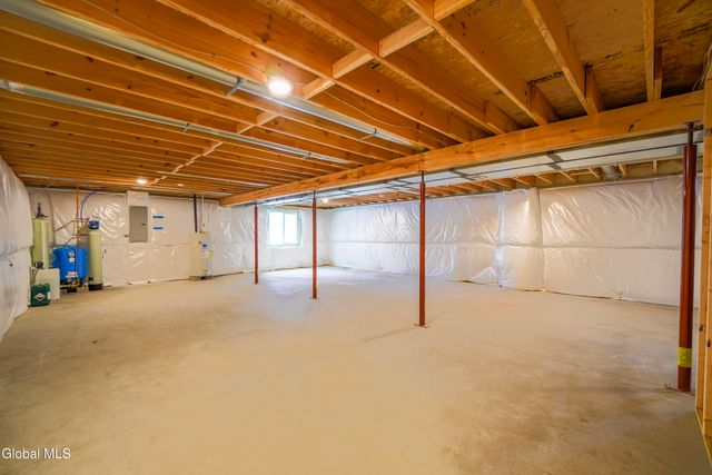 18 Wolfe Road, Queensbury, NY 12804