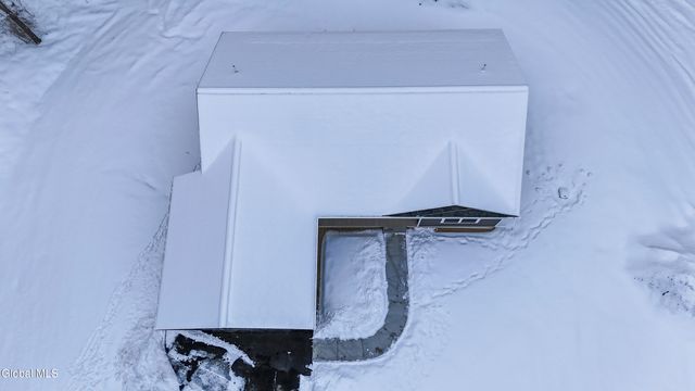 18 Wolfe Road, Queensbury, NY 12804