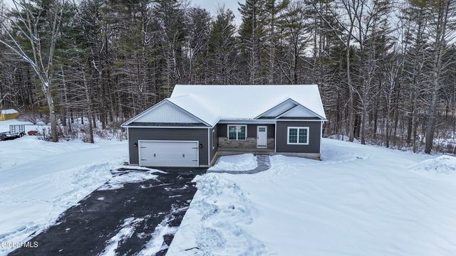 18 Wolfe Road, Queensbury, NY 12804