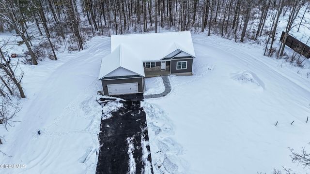 18 Wolfe Road, Queensbury, NY 12804