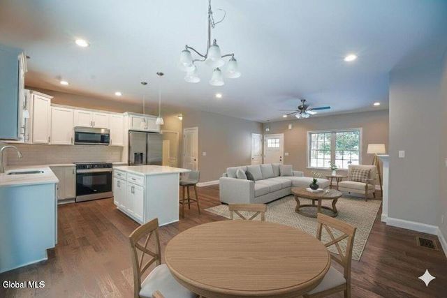 18 Wolfe Road, Queensbury, NY 12804