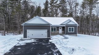 18 Wolfe Road, Queensbury, NY 12804