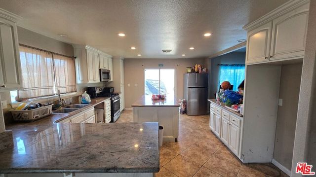 944 Fernando Street, Colton, CA 92324