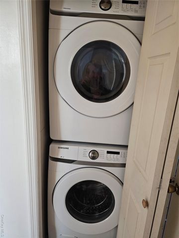 22 Van Wyck Drive, Poughkeepsie, NY 12601