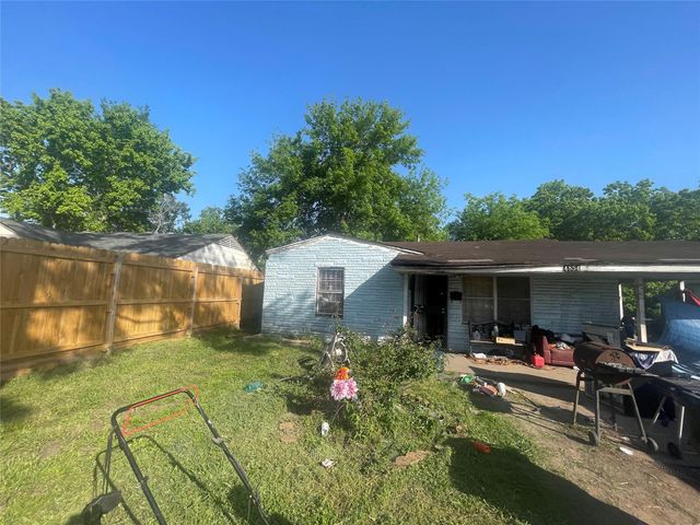 4854 Clover Street, Houston, TX 77033