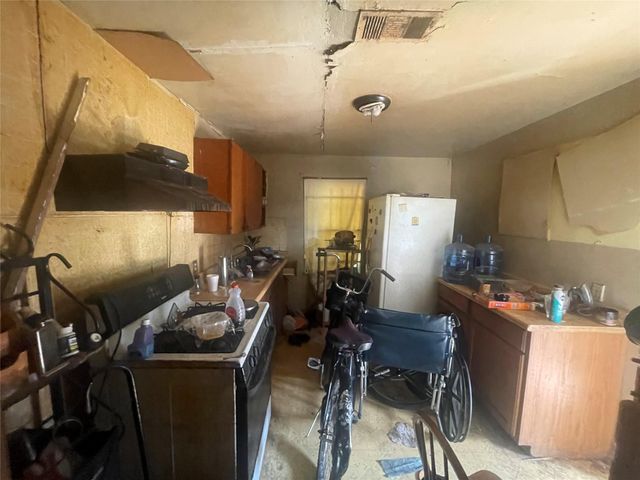 4854 Clover Street, Houston, TX 77033