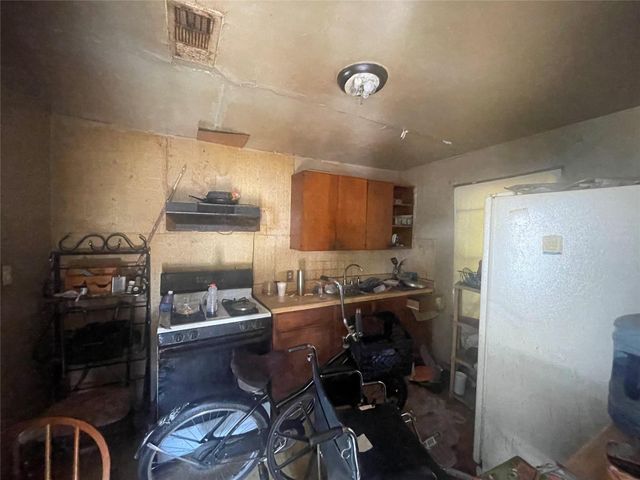 4854 Clover Street, Houston, TX 77033