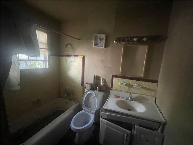 4854 Clover Street, Houston, TX 77033