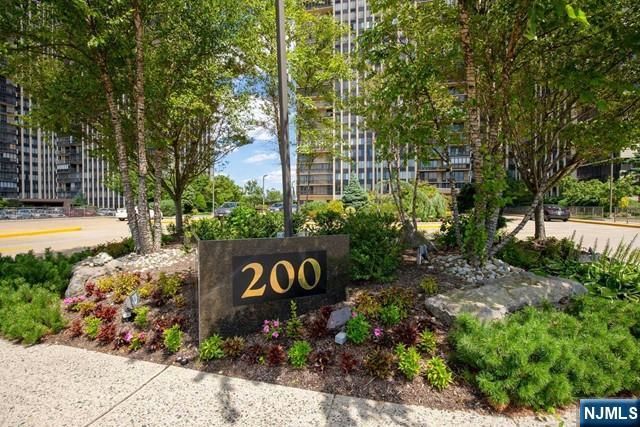 200 Winston Drive 401, Cliffside Park, NJ 07010