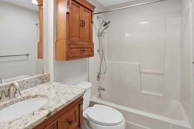 51 Alvarado Ave 204, Worcester, MA 01604