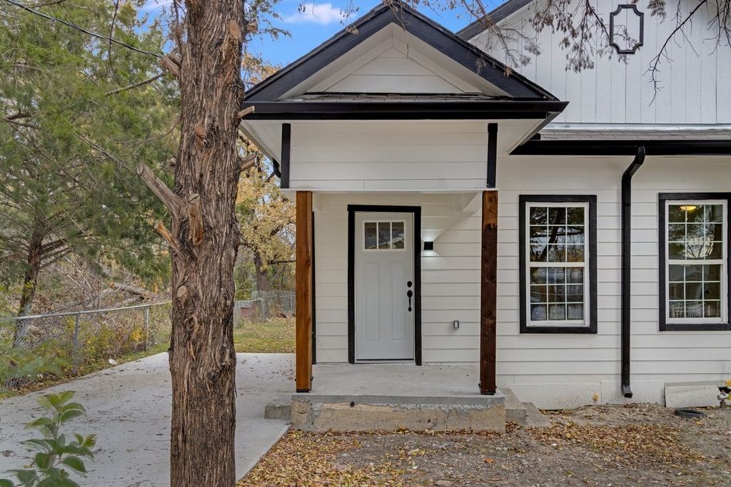 3838 Peoria Street A, Dallas, TX 75212