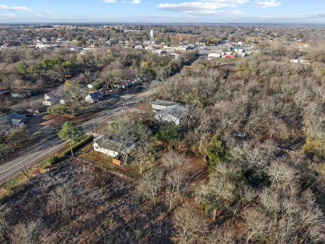 305 E Bells Boulevard, Bells, TX 75414