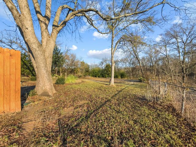 305 E Bells Boulevard, Bells, TX 75414