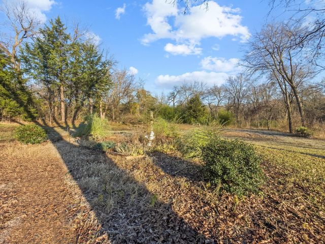 305 E Bells Boulevard, Bells, TX 75414