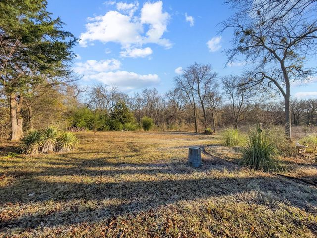 305 E Bells Boulevard, Bells, TX 75414