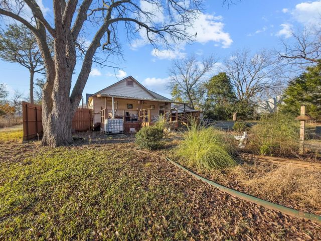 305 E Bells Boulevard, Bells, TX 75414