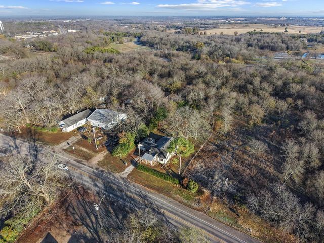 305 E Bells Boulevard, Bells, TX 75414