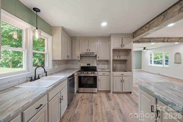 112 Summers Farm Road, Statesville, NC 28625