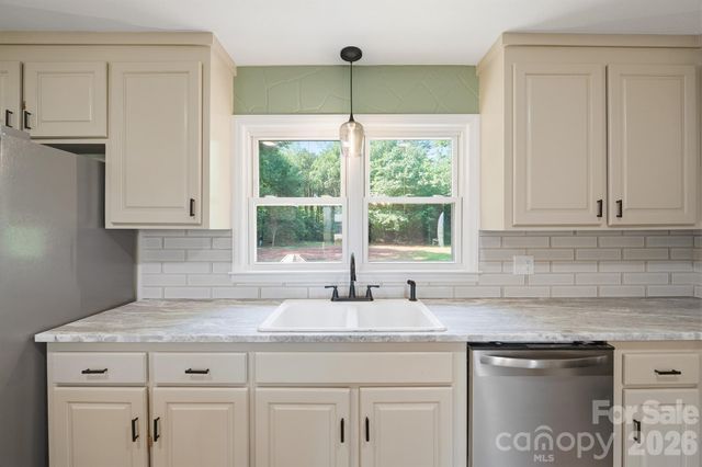 112 Summers Farm Road, Statesville, NC 28625