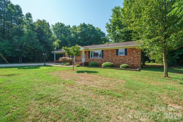 112 Summers Farm Road, Statesville, NC 28625