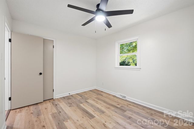 112 Summers Farm Road, Statesville, NC 28625