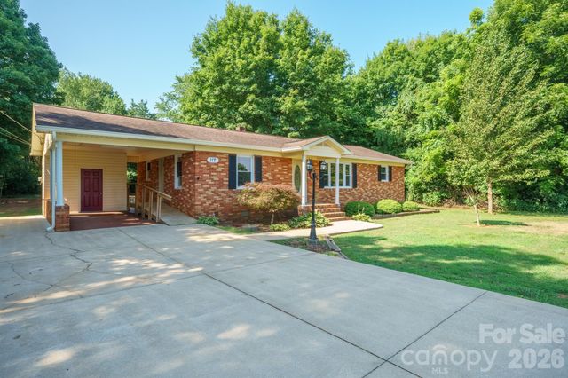 112 Summers Farm Road, Statesville, NC 28625
